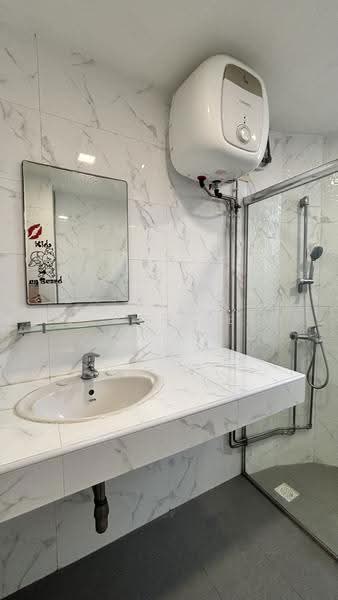 Teresa Ville, 1007 Lower Delta Road, 2 Bedrooms, 1,356 sqft, Condominium For Rent, by Jeron Lee, 500217789 - Bathroom - PropertyGuru.com.sg