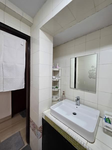 Keng Lee Court, 74 Keng Lee Road, Room Rental, 150 sqft, Condominium For Rent, by Loh Yan Yi, 500217796 - Bathroom - PropertyGuru.com.sg
