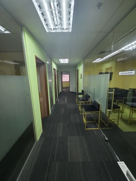 Peninsula Plaza, 111 North Bridge Road, 1,485 sqft, Office For Rent, by Irene Tay, 500217803 - Corridor - CommercialGuru.com.sg