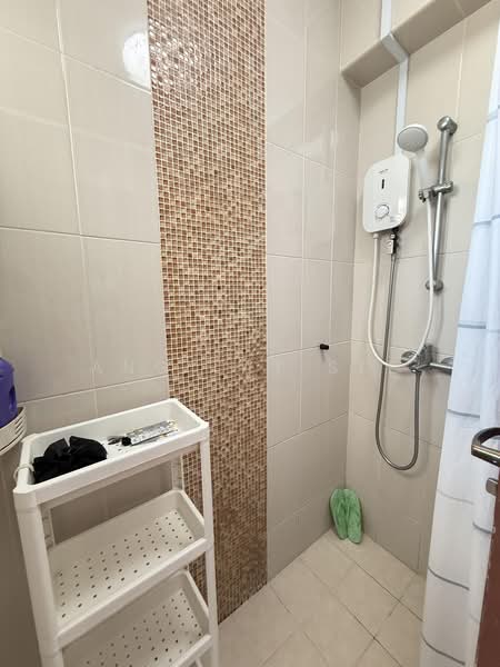 166B Teck Whye Crescent, 166B Teck Whye Crescent, 2 Bedrooms, 732 sqft, HDB Flat For Sale, by Ang Lay See, 500217805 - Bathroom - PropertyGuru.com.sg