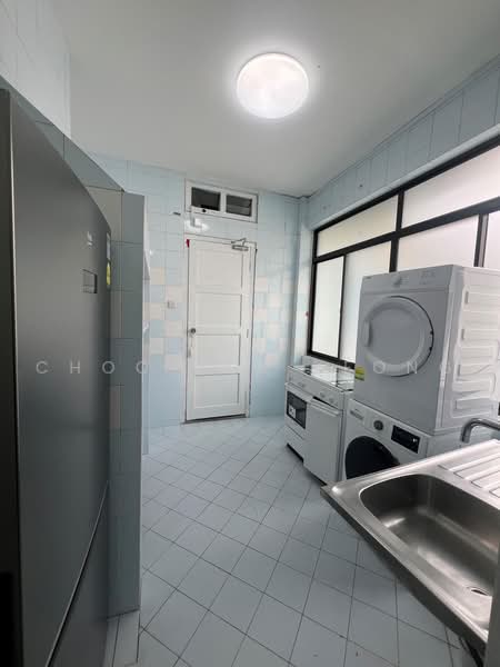 29A Lowland Road, Lowland Road, 2 Bedrooms, 872 sqft, Apartment For Rent, by Choo Kok Keong, 500217807 - Kitchen - PropertyGuru.com.sg