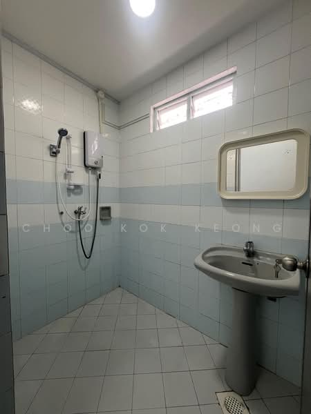 29A Lowland Road, Lowland Road, 2 Bedrooms, 872 sqft, Apartment For Rent, by Choo Kok Keong, 500217807 - Bathroom - PropertyGuru.com.sg