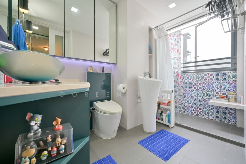 Hedges Park Condominium, 81 Flora Drive, 4 Bedrooms, 1,345 sqft, Condominium For Sale, by Doreen Chan, 500217810 - Bathroom - PropertyGuru.com.sg