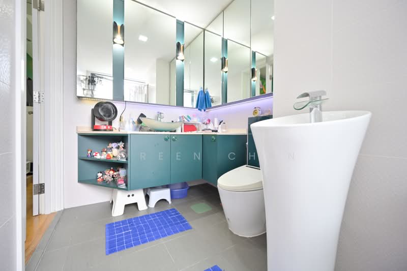 Hedges Park Condominium, 81 Flora Drive, 4 Bedrooms, 1,345 sqft, Condominium For Sale, by Doreen Chan, 500217810 - Bathroom - PropertyGuru.com.sg