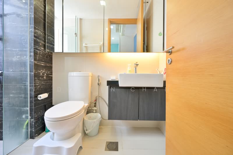 Hedges Park Condominium, 81 Flora Drive, 4 Bedrooms, 1,345 sqft, Condominium For Sale, by Doreen Chan, 500217810 - Bathroom - PropertyGuru.com.sg