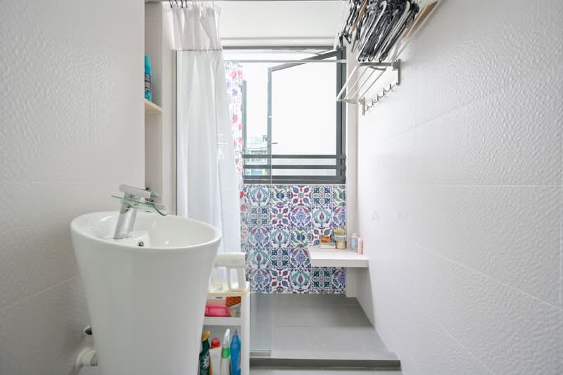 Hedges Park Condominium, 81 Flora Drive, 4 Bedrooms, 1,345 sqft, Condominium For Sale, by Doreen Chan, 500217810 - Bathroom - PropertyGuru.com.sg