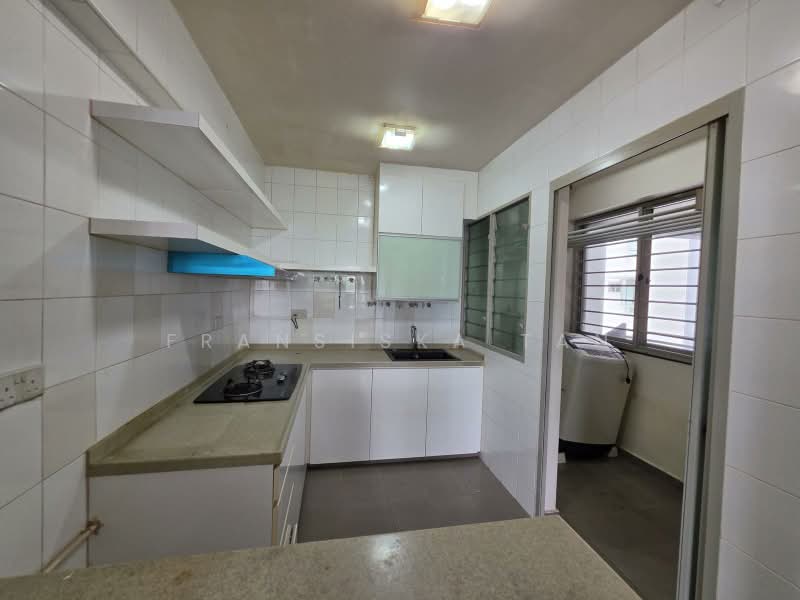 305B Punggol Road, 305B Punggol Road, 3 Bedrooms, 990 sqft, HDB Flat For Sale, by Fransiska Tan, 500217812 - Kitchen - PropertyGuru.com.sg