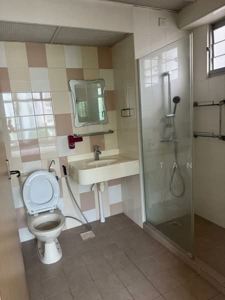 305B Punggol Road, 305B Punggol Road, 3 Bedrooms, 990 sqft, HDB Flat For Sale, by Fransiska Tan, 500217812 - Bathroom - PropertyGuru.com.sg