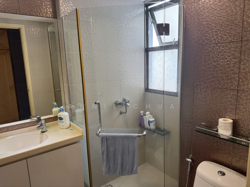 Parkview Apartments, 1 Bukit Batok Street 25, 4 Bedrooms, 1,119 sqft, Apartment For Sale, by Annie Chua, 500217817 - Bathroom - PropertyGuru.com.sg