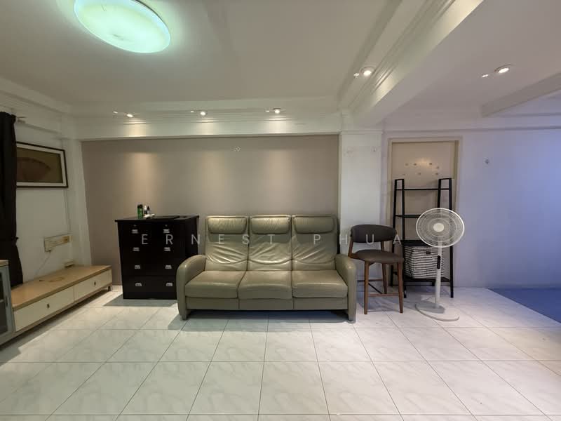 157 Lorong 1 Toa Payoh, 157 Lorong 1 Toa Payoh, 6 Bedrooms, 1,442 sqft, HDB Flat For Sale, by Ernest Phua, 500217821 - Living Room - PropertyGuru.com.sg