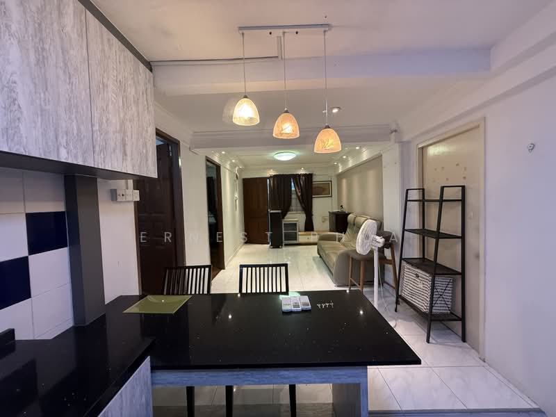 157 Lorong 1 Toa Payoh, 157 Lorong 1 Toa Payoh, 6 Bedrooms, 1,442 sqft, HDB Flat For Sale, by Ernest Phua, 500217821 - Living Room - PropertyGuru.com.sg