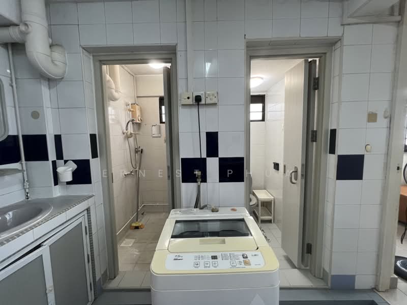 157 Lorong 1 Toa Payoh, 157 Lorong 1 Toa Payoh, 6 Bedrooms, 1,442 sqft, HDB Flat For Sale, by Ernest Phua, 500217821 - Bathroom - PropertyGuru.com.sg
