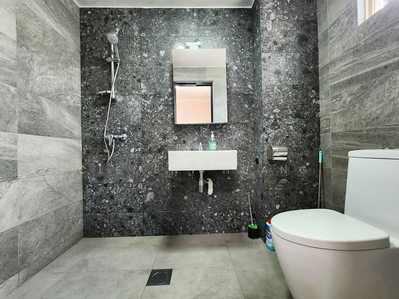 Ground floor Apartment Jansen Serangoon Kovan Hougang, Jansen road, 3 Bedrooms, 1,109 sqft, Apartment For Sale, by Clement Huang, 500217827 - Master Bathroom - PropertyGuru.com.sg