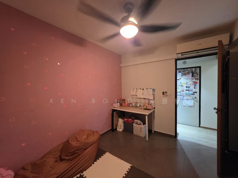 258C Punggol Field, 258C Punggol Field, 3 Bedrooms, 1,216 sqft, HDB Flat For Sale, by Ken Bong 黄慧锋, 500217830 - Bedroom - PropertyGuru.com.sg