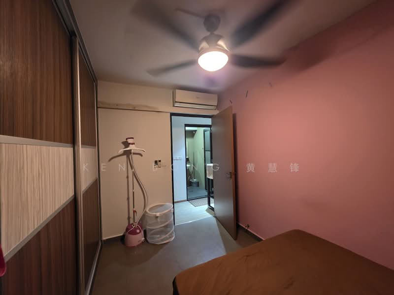 258C Punggol Field, 258C Punggol Field, 3 Bedrooms, 1,216 sqft, HDB Flat For Sale, by Ken Bong 黄慧锋, 500217830 - Bedroom - PropertyGuru.com.sg
