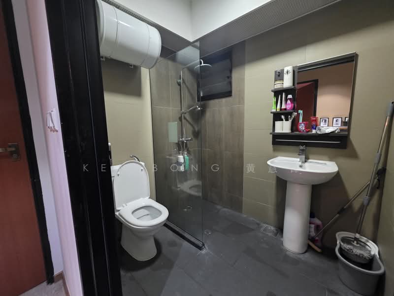 258C Punggol Field, 258C Punggol Field, 3 Bedrooms, 1,216 sqft, HDB Flat For Sale, by Ken Bong 黄慧锋, 500217830 - Bathroom - PropertyGuru.com.sg