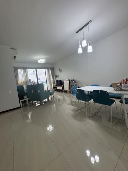 Sea Horizon, 17 Pasir Ris Rise, 5 Bedrooms, 1,507 sqft, Executive Condominium For Sale, by Juliet Fong Lai Peng, 500217832 - Living Room - PropertyGuru.com.sg