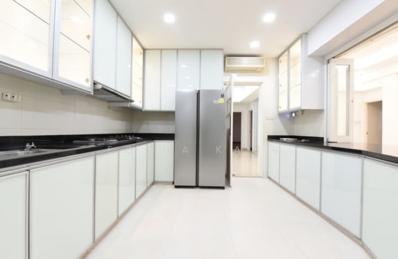 Regency Park, 3 Nathan Road, 5 Bedrooms, 3,650 sqft, Condominium For Rent, by Eqsha Kaur, 500217837 - Kitchen - PropertyGuru.com.sg