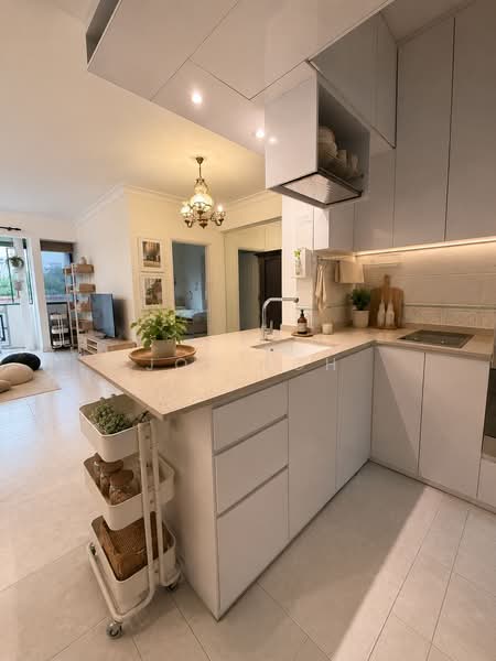 West Bay Condo, 56 West Coast Crescent, 2 Bedrooms, 850 sqft, Condominium For Sale, by Joy Toh, 500217849 - Kitchen - PropertyGuru.com.sg