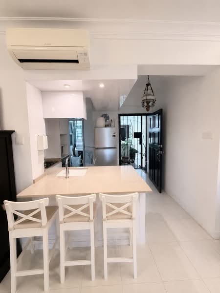 West Bay Condo, 56 West Coast Crescent, 2 Bedrooms, 850 sqft, Condominium For Sale, by Joy Toh, 500217849 - Kitchen - PropertyGuru.com.sg