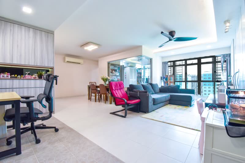 126D Edgedale Plains, 126D Edgedale Plains, 3 Bedrooms, 1,184 sqft, HDB Flat For Sale, by Zen Lim, 500217867 - Living Room - PropertyGuru.com.sg