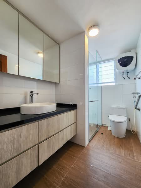 Grove Drive, GROVE DRIVE, 4 Bedrooms, 3,700 sqft, Semi-Detached House For Rent, by CJ Nah, 500217869 - Common Bathroom - PropertyGuru.com.sg