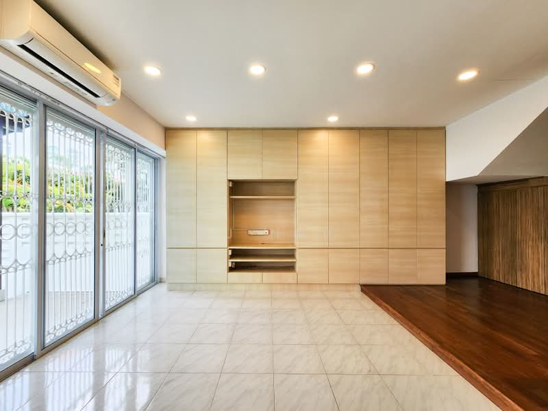 Grove Drive, GROVE DRIVE, 4 Bedrooms, 3,700 sqft, Semi-Detached House For Rent, by CJ Nah, 500217869 - Basement Family Room - PropertyGuru.com.sg