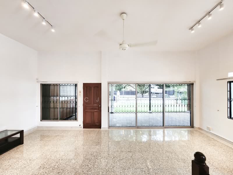 Grove Drive, GROVE DRIVE, 4 Bedrooms, 3,700 sqft, Semi-Detached House For Rent, by CJ Nah, 500217869 - Living Room - PropertyGuru.com.sg