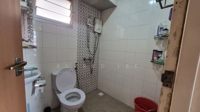 570A Woodlands Avenue 1, 570A Woodlands Avenue 1, 3 Bedrooms, 990 sqft, HDB Flat For Sale, by Alfred Lee, 500217876 - Bathroom - PropertyGuru.com.sg