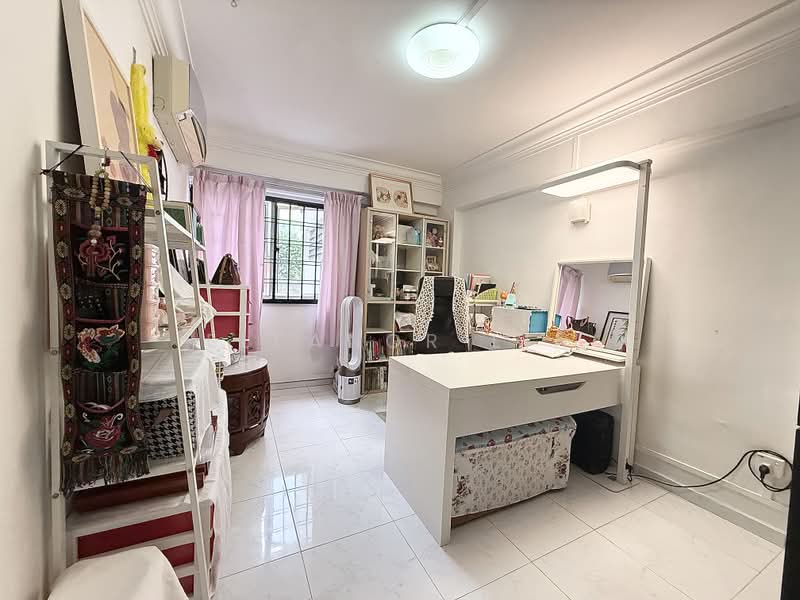 717 Yishun Street 71, 717 Yishun Street 71, 3 Bedrooms, 958 sqft, HDB Flat For Sale, by Eleanor Lin, 500217881 - Study - PropertyGuru.com.sg