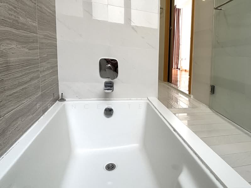Este Villa, Nim Road, 4 Bedrooms, 3,360 sqft, Cluster House For Rent, by Frances Teo 张佩玲, 500217891 - Master Bathroom - PropertyGuru.com.sg