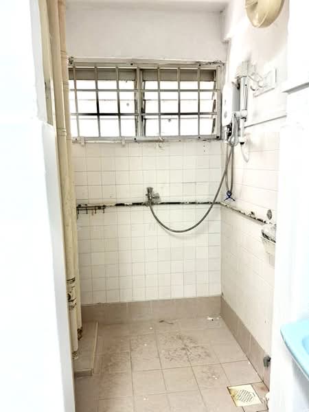 2 Lorong 7 Toa Payoh, 2 Lorong 7 Toa Payoh, 2 Bedrooms, 721 sqft, HDB Flat For Sale, by Serene Ee, 500217905 - Bathroom - PropertyGuru.com.sg
