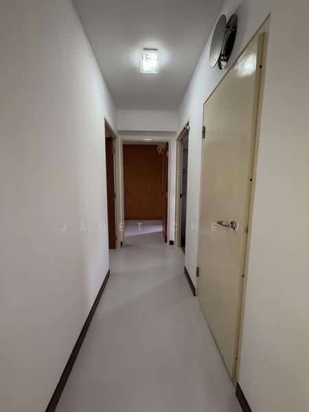 547D Segar Road, 547D Segar Road, 2 Bedrooms, 721 sqft, HDB Flat For Sale, by Janet Chew, 500217906 - Corridor - PropertyGuru.com.sg