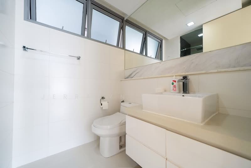 Ferraria Park Condo, 26 Flora Drive, 3 Bedrooms, 1,378 sqft, Condominium For Sale, by Jerralyn Satrio, 500217910 - Common Bathroom - PropertyGuru.com.sg