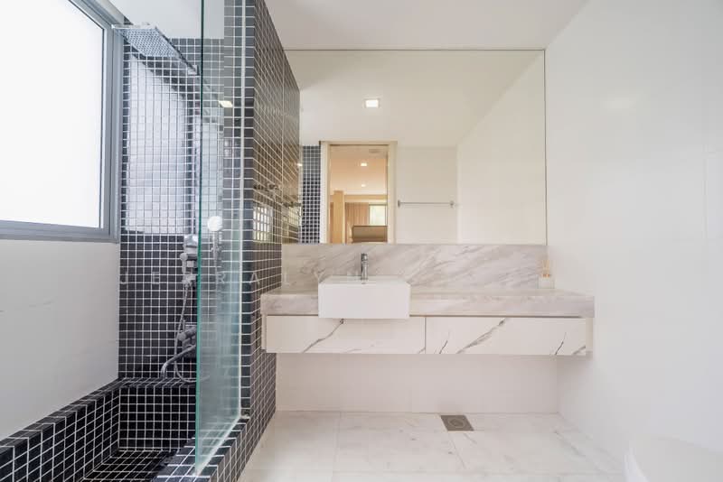 Ferraria Park Condo, 26 Flora Drive, 3 Bedrooms, 1,378 sqft, Condominium For Sale, by Jerralyn Satrio, 500217910 - Master Bathroom - PropertyGuru.com.sg