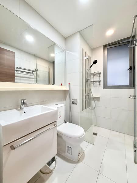 Arc at Tampines, 5 Tampines Avenue 8, 4 Bedrooms, 1,173 sqft, Executive Condominium For Sale, by Jonquil Woon, 500217921 - Bathroom - PropertyGuru.com.sg