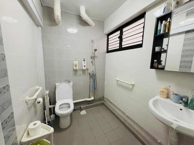 109 Mcnair Road, 109 Mcnair Road, 3 Bedrooms, 1,119 sqft, HDB Flat For Sale, by Paul Ang, 500217927 - Bathroom - PropertyGuru.com.sg