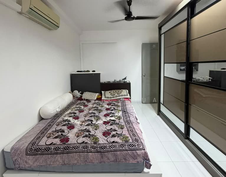 234 Tampines Street 21, 234 Tampines Street 21, 2 Bedrooms, 786 sqft, HDB Flat For Sale, by Kevin Phua, 500217929 - Bedroom - PropertyGuru.com.sg