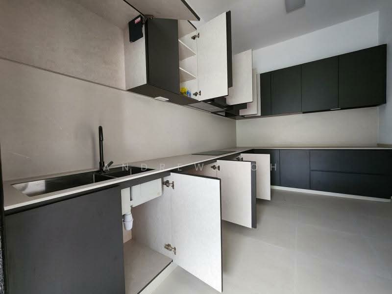 ⭐️STAR BUY⭐️MRT⭐️10M FRONTAGE⭐️MOTIVATED⭐️稀有角间⭐️, 5 ROOMS | 3 STOREYS | MINIMAL RENO | CORNER T | CONVENIENT, 5 Bedrooms, 3,188 sqft, Corner Terrace For Sale, by Andrew Goh, 500217936 - Kitchen - PropertyGuru.com.sg