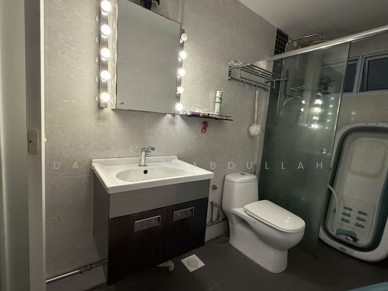 413 Pasir Ris Drive 6, 413 Pasir Ris Drive 6, 3 Bedrooms, 1,571 sqft, HDB Flat For Sale, by Daliana Abdullah, 500217951 - Bathroom - PropertyGuru.com.sg