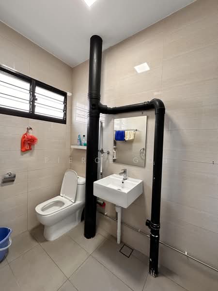 809 Tampines Avenue 4, 809 Tampines Avenue 4, Room Rental, 150 sqft, HDB Flat For Rent, by Pierce Goh, 500217955 - Bathroom - PropertyGuru.com.sg