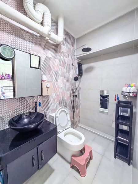 714 Tampines Street 71, 714 Tampines Street 71, 3 Bedrooms, 1,281 sqft, HDB Flat For Sale, by Mohammed Fiajudeen, 500217961 - Bathroom - PropertyGuru.com.sg