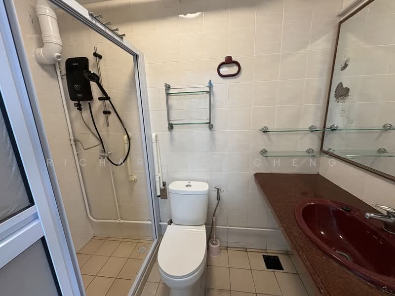 272 Toh Guan Road, 272 Toh Guan Road, 3 Bedrooms, 1,302 sqft, HDB Flat For Rent, by Richard Lee Cheng Guan, 500217967 - Bathroom - PropertyGuru.com.sg