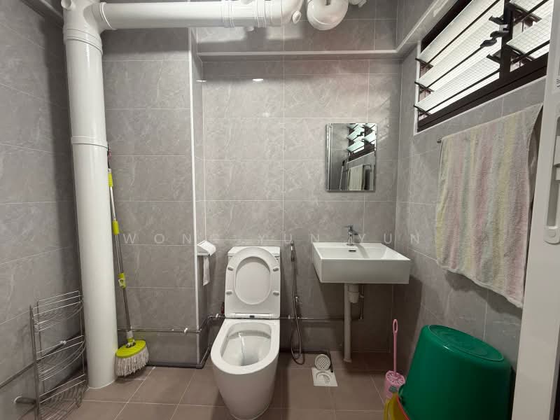 961 Jurong West Street 92, 961 Jurong West Street 92, 2 Bedrooms, 1,109 sqft, HDB Flat For Rent, by Wong Yun Yun, 500217968 - Bathroom - PropertyGuru.com.sg