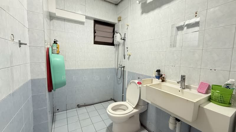 772 Bedok Reservoir View, 772 Bedok Reservoir View, 3 Bedrooms, 1,130 sqft, HDB Flat For Sale, by Peggy Wang, 500218002 - Bathroom - PropertyGuru.com.sg