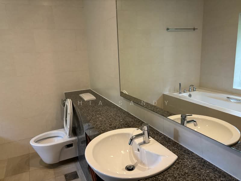 Gallop Gardens, Tyersall Road, 5 Bedrooms, 5,537 sqft, Bungalow House For Rent, by Chia Sandy, 500218009 - Bathroom - PropertyGuru.com.sg