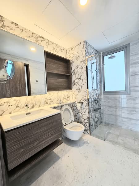 Queens Peak, 1 Dundee Road, 3 Bedrooms, 936 sqft, Condominium For Rent, by Jeremy Li, 500218056 - Bathroom - PropertyGuru.com.sg