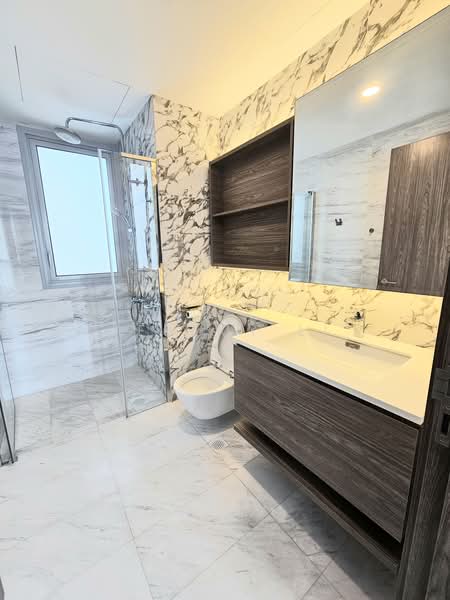 Queens Peak, 1 Dundee Road, 3 Bedrooms, 936 sqft, Condominium For Rent, by Jeremy Li, 500218056 - Bathroom - PropertyGuru.com.sg