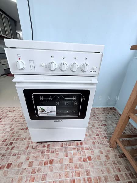 333 Bukit Batok Street 32, 333 Bukit Batok Street 32, 3 Bedrooms, 958 sqft, HDB Flat For Rent, by Hasnah Hassan Goh, 500218099 - Kitchen - PropertyGuru.com.sg