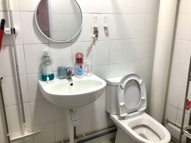 650 Yishun Avenue 4, 650 Yishun Avenue 4, Sembawang / Yishun, Room Rental, 200 sqft, HDB Flat For Rent, by Mandy Chan, 500218122 - Ensuite Bathroom - PropertyGuru.com.sg
